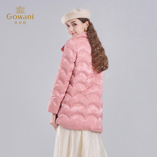 乔万尼新品轻盈保暖白鸭绒提花设计H型直身压褶羽绒服EM4T602 商品图3