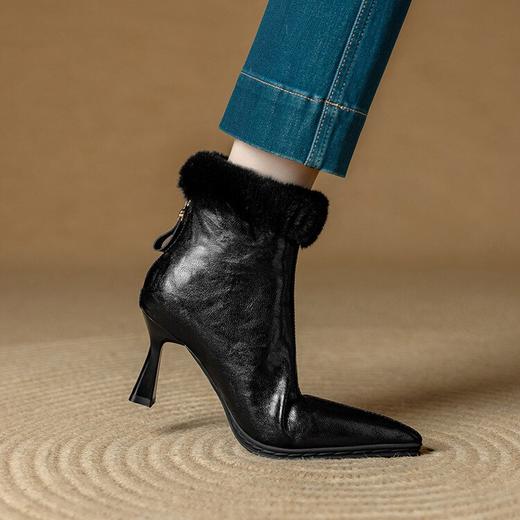 【预售5天】真皮尖头细跟小短靴女秋冬新款高跟软底毛毛牛皮加绒马丁靴DB&M6118 商品图3