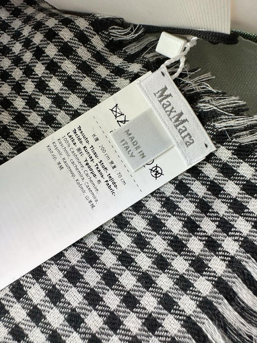 国内现货MaxMara纯羊绒格子围巾1450元配购物袋 商品图1