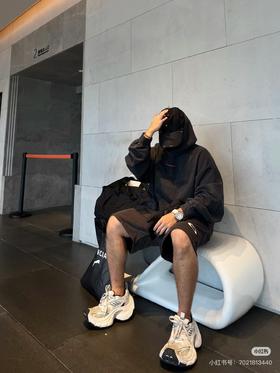D110425红色字母连帽长袖落肩棉质卫衣男女同款