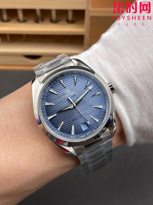 欧米茄VS海马150米系列 75周年纪念版 夏日蓝 湖蓝海马 密底海马 6点位日历 Aqua Terra 150米腕表 8900一体机 男士腕表 表径41mm 商品图8