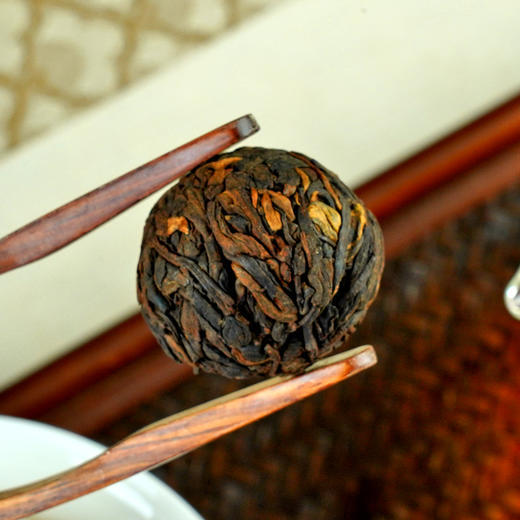 仅余几罐【班章熟茶龙珠】2013年勐海茶区班章拼配而成，甘醇香滑汤感厚实丰盈，500克/罐 商品图6