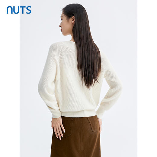 NUTS那时商场同款纯色设计感V领时尚长袖毛织套头衫女5490515A1 商品图4