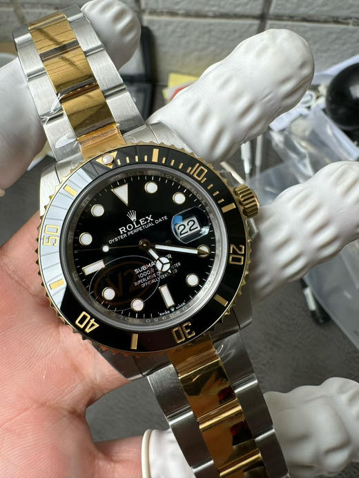 VS全新 41mm 间金黑水鬼 搭配满血版3235定制版一体机芯➕搭载新版本的Clean厂绿圈口(全新的！+VS自造夜光珠，不用担心夜光珠颜色太黄！）诊表基于正品original原版开模的 Copy❕ 商品图11