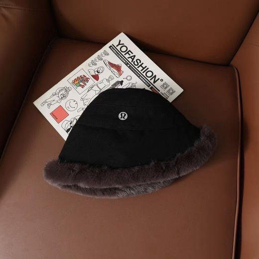 原单Lulu加绒加厚渔夫帽，水桶帽。不惧寒冬，做一个精致的露露女孩。
颜色：黑色，米色，卡其色
尺码：均码 商品图10