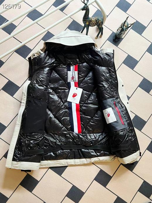 2022Moncler蒙口x滚石大舌头联名户外工装大口袋鹅绒羽绒服 商品图5