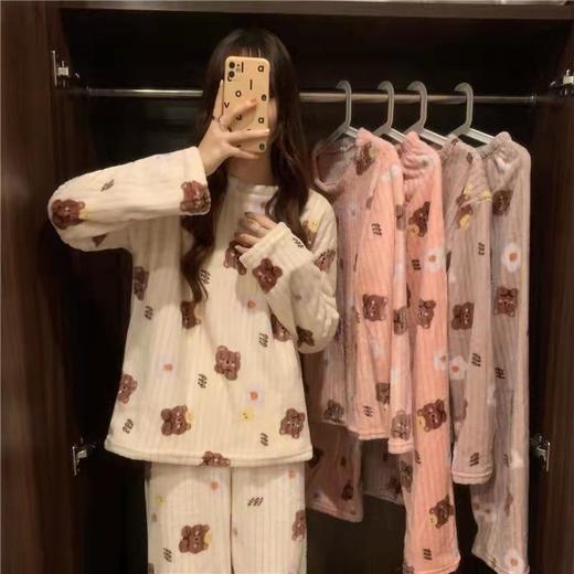 秋冬新款小熊印花珊瑚绒睡衣暖暖套装女外穿宽松家居服长袖两件套 商品图0