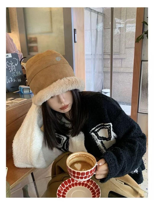 原单Lulu加绒加厚渔夫帽，水桶帽。不惧寒冬，做一个精致的露露女孩。
颜色：黑色，米色，卡其色
尺码：均码 商品图11