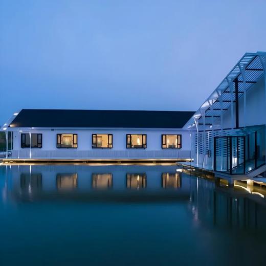 2晚/4晚 【苏州 | 湖畔秘境·微微联伙墅家同里社】水上白色艺术宫殿，集度假、疗愈、办公、亲子、文创于一身社群旅居空间，苏州周边度假优选！ 商品图1