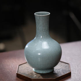 问鼎官窑高工卓鑫伟脸谱款胆瓶（缺货）