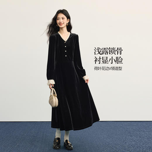【11/5新品】熙世界法式赫本千金风丝绒连衣裙女秋冬气质名媛木耳边V领小黑裙 商品图1