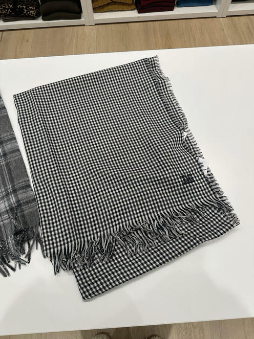 国内现货MaxMara纯羊绒格子围巾1450元配购物袋 商品图0