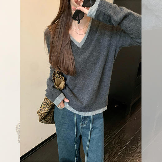 西遇假两件长袖毛衣女冬季新款V领拼接撞色宽松打底毛衫SS051765 商品图0
