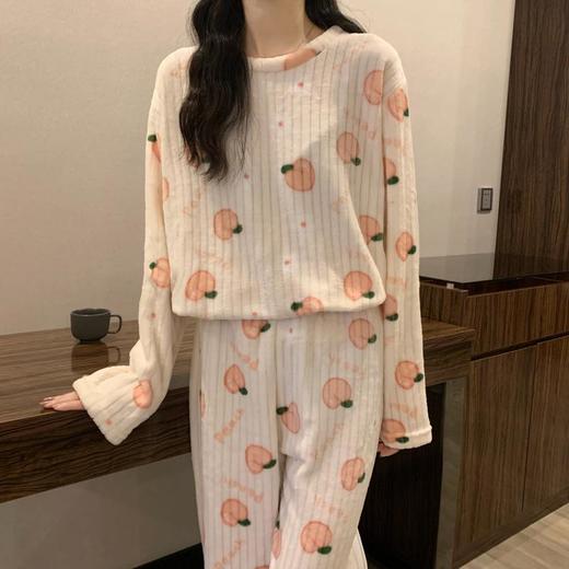 2025秋冬款水蜜桃印花珊瑚绒睡衣睡裤暖暖套装卡通甜美家居服女 商品图2