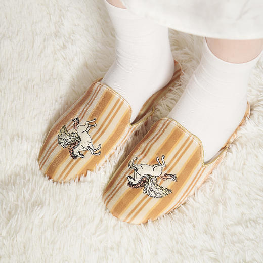 大英博物馆 新年系列 希腊飞马刺绣拖鞋 商品图1