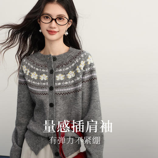 【11/5新品限时6.5折】熙世界「静奢仿驼绒」北欧风费尔岛圆领针织毛衣开衫女2025秋冬款 商品图1