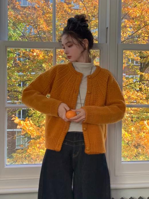浮生八记/25C198/1OO羊毛南瓜色麻花开衫毛衣 商品图3