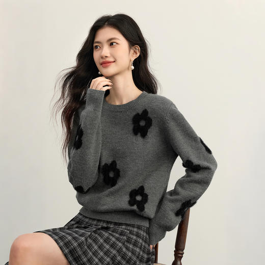 【周末秒杀】熙世界格雷系灰色仿貂绒提花毛衣女2025冬季宽松慵懒毛针织衫上衣 商品图2