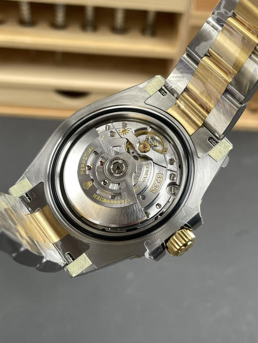 VS全新 41mm 间金黑水鬼 搭配满血版3235定制版一体机芯➕搭载新版本的Clean厂绿圈口(全新的！+VS自造夜光珠，不用担心夜光珠颜色太黄！）诊表基于正品original原版开模的 Copy❕ 商品图4
