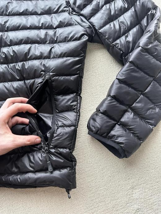 D110422男子简约大方排骨架型连帽户外轻羽绒夹克外套 商品图9