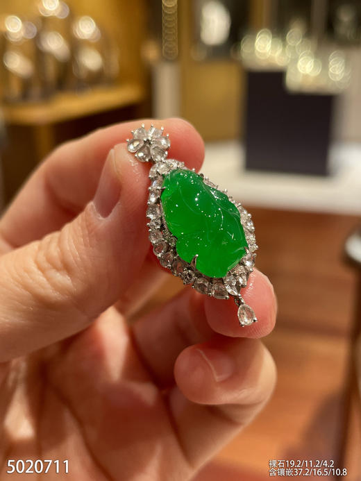 高冰种艳绿金鱼吊坠  92999【5020711】 商品图2