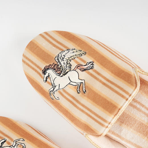 大英博物馆 新年系列 希腊飞马刺绣拖鞋 商品图3