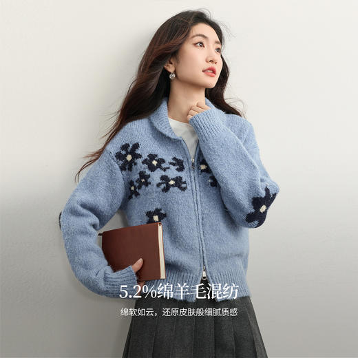 【周末秒杀】熙世界浪漫复古蓝色提花毛衣开衫女秋冬拉链翻领羊毛针织短款外套 商品图3