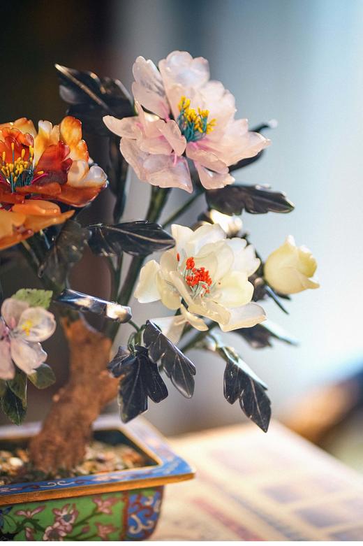 【已售】独角鹿西洋古董 20世纪中国创汇时期出品传统花卉纹景泰蓝盆装饰「牡丹海棠玉兰花」珍宝像生盆景一对 商品图3