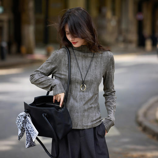 【11/5新品】熙世界云柔晕染针织T恤女长袖2025秋冬新款休闲内搭半高领打底衫 商品图3