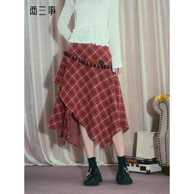 两三事 绯红诗行 2025冬季新款复古手钩花流苏格子不规则半身裙
