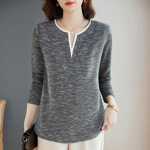 高端品牌女士t恤秋季大码V领打底衫新款女装高级洋气长袖妈妈上衣 商品图0