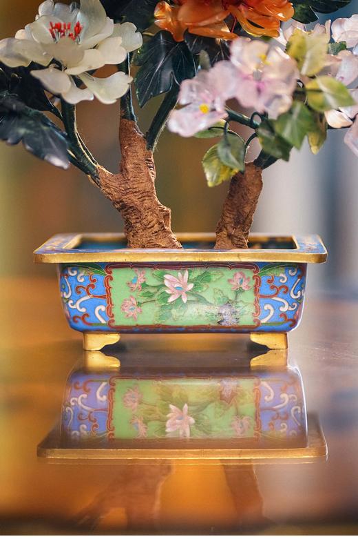 【已售】独角鹿西洋古董 20世纪中国创汇时期出品传统花卉纹景泰蓝盆装饰「牡丹海棠玉兰花」珍宝像生盆景一对 商品图5