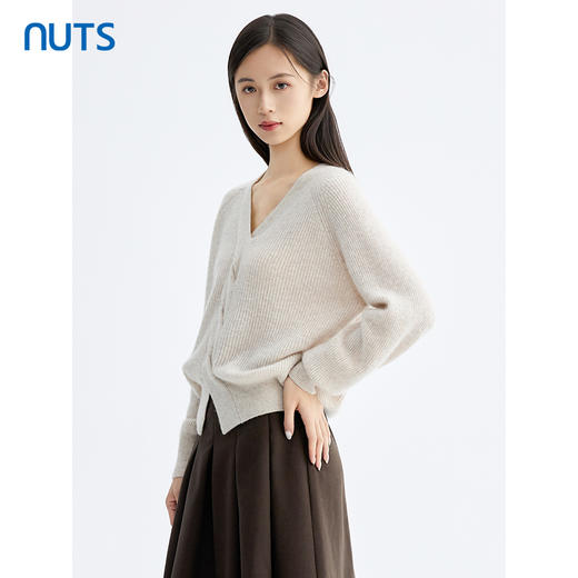 NUTS那时商场同款纯色设计感V领时尚长袖毛织套头衫女5490515A1 商品图5