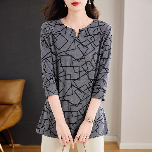 芳妮诗品牌秋季新款长袖爆款t恤女士高端宽松打底衫妈妈大码上衣 商品图3