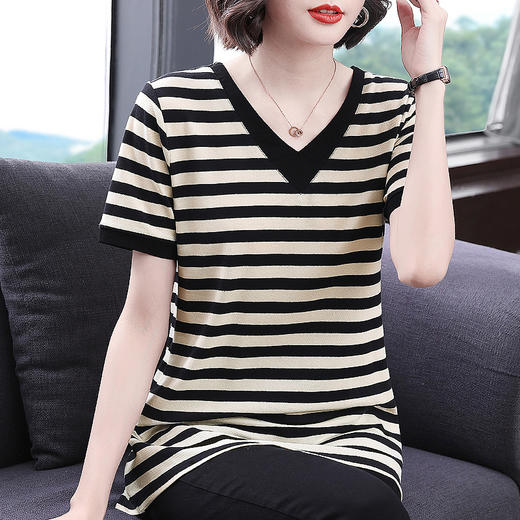 中长款条纹短袖t恤女2026新款大码女装遮屁股中年妈妈夏季V领上衣 商品图0
