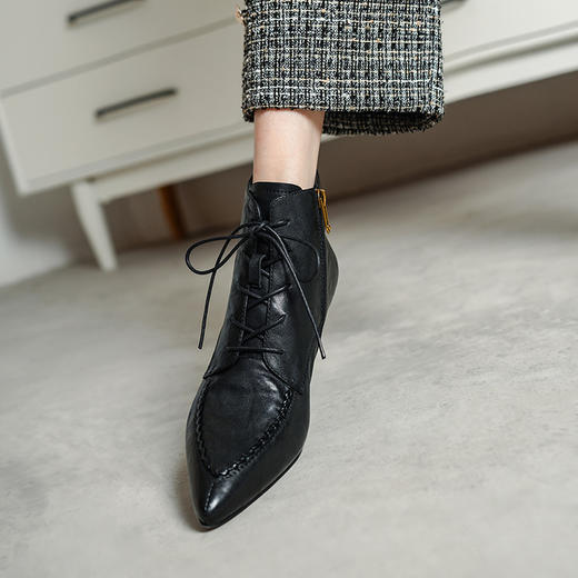 【预售5天】秋冬新款牛皮复古尖头显瘦时装靴系带加绒气质通勤细跟短靴女PS&PS2516 商品图2