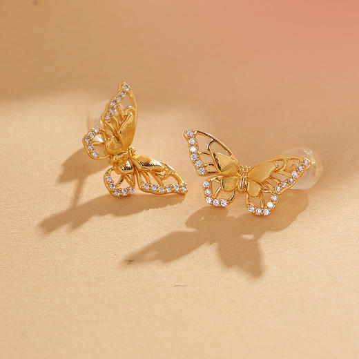 大英博物馆 叠彩蝶韵系列 耳钉 商品图2