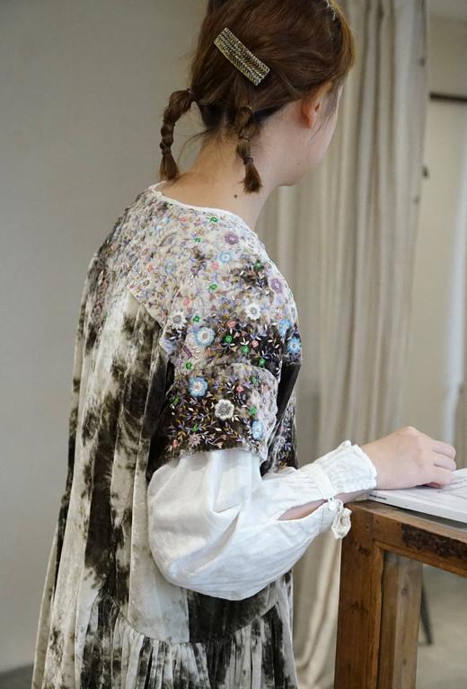 Aodress丝绒刺绣连衣裙 商品图2