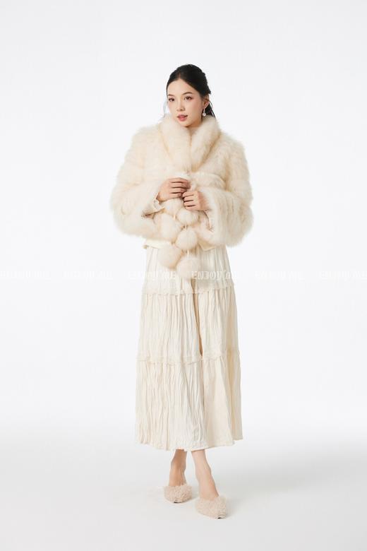 【门店同款】ENJOY冬季“暖冬软糖”芝士奶霜球皮草外套 167696142 商品图5