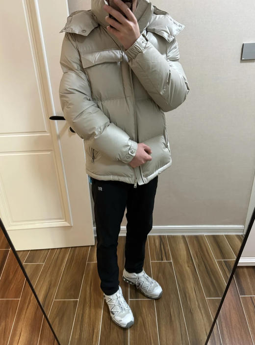  普拉达黑科技压胶羽绒外套（SS） 商品图2