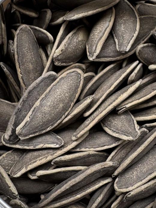 黑皮南瓜子 云南独有 颗颗很大壳薄 果肉鼓鼓 一磕就开 火候正好没有焦毛气 喷香 商品图1