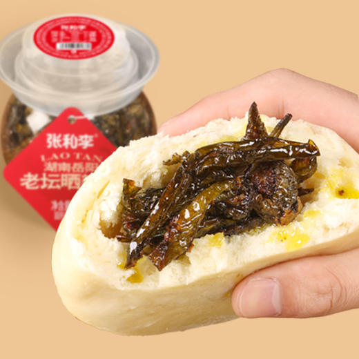 【张和李 老坛晒辣椒】甄选优质原材料，辣椒采用皮薄肉厚、椒香浓郁的品种。在辣椒成熟度达到表皮青绿、果肉紧实饱满时人工进行采摘。 商品图7