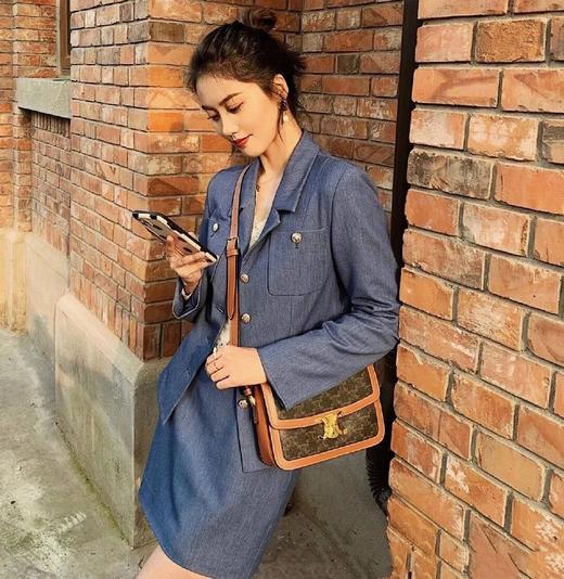 赛琳-金色锁扣凯旋门老花印花可调节肩带 牛皮革包边 腋下包单肩斜挎包 男女同款情侣款（LZ*MM） 商品图2