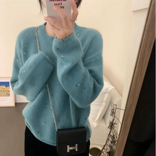 特妮娜【星空亮片卷边毛衣】多种优质面料混纺 上身轻盈舒适又温暖 自带微微光泽感纱线 触感细腻 肌理精致有型 呈现优雅唯美视觉感 商品图1