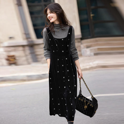 【年终特卖】熙世界千金风miu系穿搭背心裙套装女秋冬针织衫丝绒连衣裙两件套 商品图2