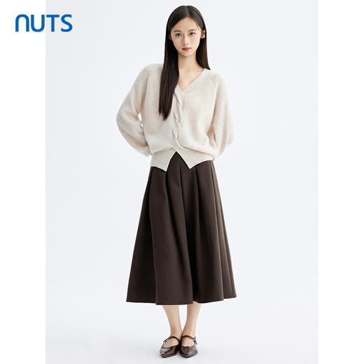 NUTS那时商场同款纯色设计感V领时尚长袖毛织套头衫女5490515A1 商品图3