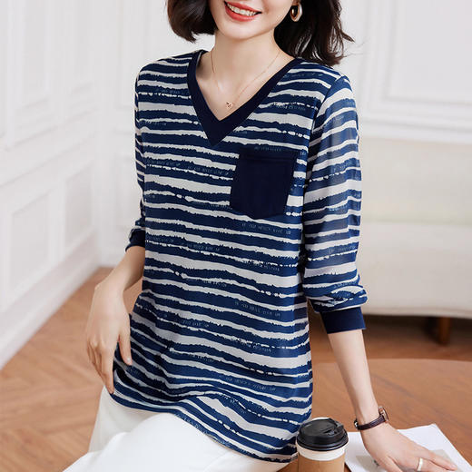 芳妮诗春夏新款条纹长袖打底衫女中长款大码V领上衣宽松显瘦t恤女 商品图1