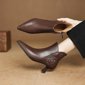 【预售5天】头层牛皮尖头短靴女新款法式复古细跟纯色加绒时装靴瘦瘦靴DS&632