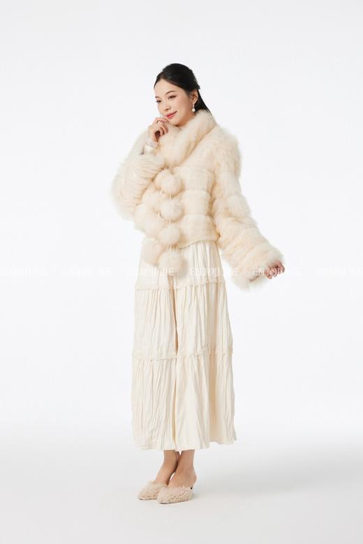 【门店同款】ENJOY冬季“暖冬软糖”芝士奶霜球皮草外套 167696142 商品图7