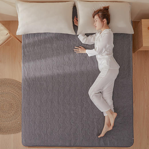 【暖冬好物丨forestlife麻面可水洗电热毯】面料干爽柔软，智能睡眠降档，睡醒不易上火，4层加厚毯面，告别传统电热毯发热线硌人，双螺旋发热线，三重安全保护毯面可水洗，柔软易叠，方便收纳 商品图0